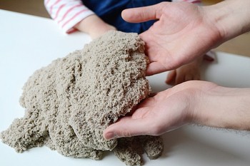 Piasek kinetyczny 3 kg NaturSand z foremkami i piaskownicą